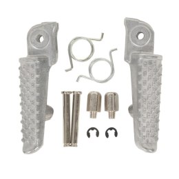 BIKETEC PARTS ZESTAW PODNÓŻKÓW (PODNÓŻKI) KIEROWCY KOMPLETNY Z MOCOWANIAMI HONDA CBR 600RR '07-14 KOLOR SREBRNY