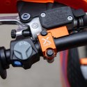 X-GRIP OSŁONA OBEJMA WZMOCNIENIE POMPY SPRZĘGŁA (ANTI BREAK CLAMP CLUTCH) BREMBO PO 2024 ROKU BETA,KTM, HUSQVARNA,SHERCO,GASGAS 