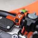 X-GRIP OSŁONA OBEJMA WZMOCNIENIE POMPY SPRZĘGŁA (ANTI BREAK CLAMP CLUTCH) BREMBO PO 2024 ROKU BETA,KTM, HUSQVARNA,SHERCO,GASGAS 