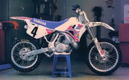 TECNOSEL (BLACKBIRD) KOMPLET NAKLEJEK (OKLEIN) YAMAHA YZ 250 '90-'92, REPLICA TEAM YAMAHA '92 USA KOLOR RÓŻOWY/ BIAŁY